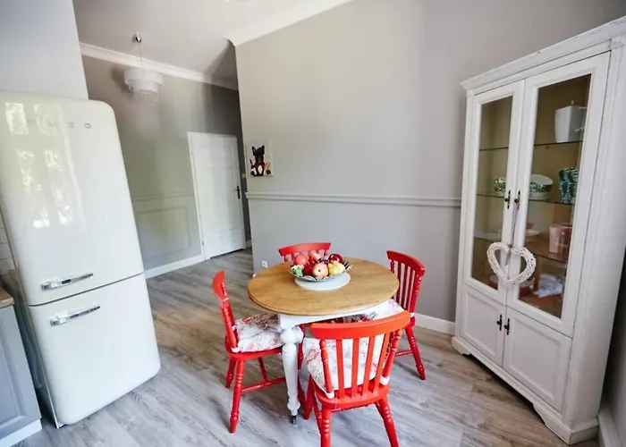 Bezowy De Lux Dla 4 Osob Katowice דירה שורזוב